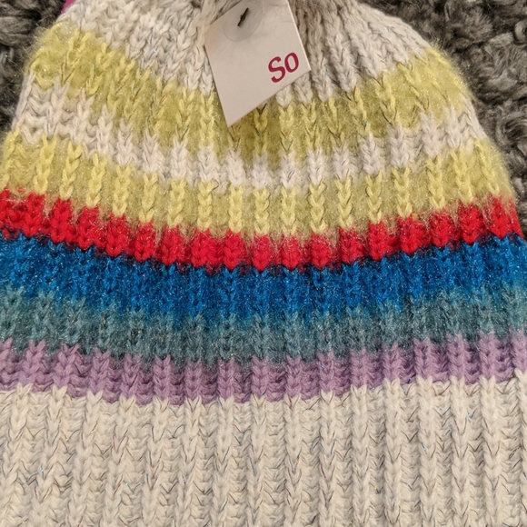 So winter hat - Picture 4 of 4